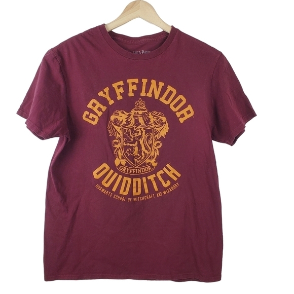 HARRY Potter‎ Tshirt Womens Medium Quidditch Graphic Tee Short sleeve Maroon - Picture 1 of 8